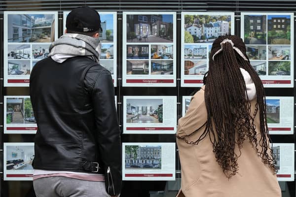 People look at residential properties displayed for sale in the window of an estate agents' in London (Photo: ISABEL INFANTES/AFP via Getty Images)