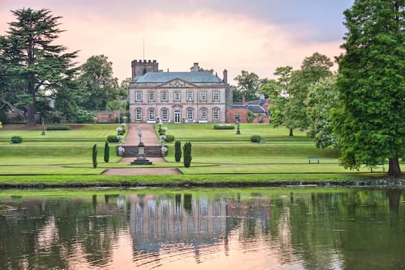 Originally starting life as a 12th century rectory, Melbourne Hall & Gardens today has undergone sympathetic work over the centuries. Today it is home to Marquis and Marchioness of Lothian.