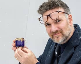 A chipped cup made for first-class Titanic passengers has fetched £3,000 at auction after it was found by a Derby man