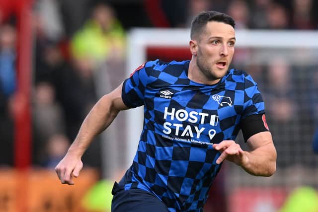 Conor Washington playing for Derby County in an FA Cup match vs Crewe Alexandra