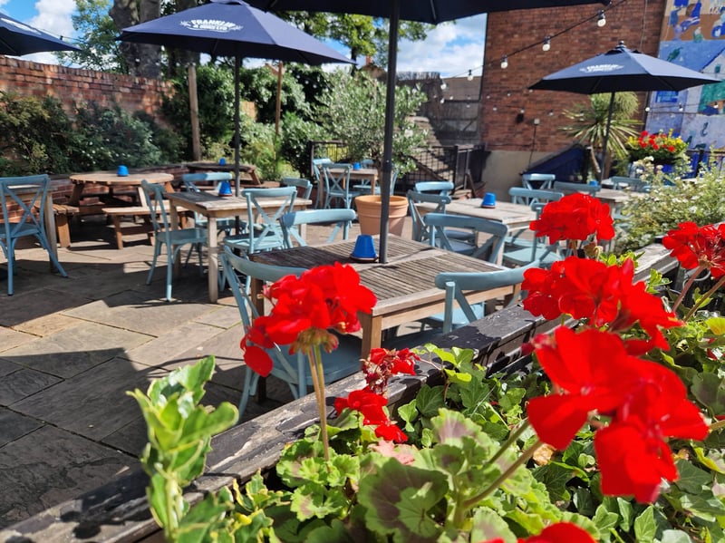 Located on the edge of Derby city centre within the historic Cathedral Quarter is the Old Silk Mill Pub. Its beer garden is a floral delight where you can enjoy city centre vibes in a chilled out outdoor space. There are excellent surrounding views, and visitors can take in the stunning painting on the side of the pub, which holds great significance. Enjoy ale, wine, whisky and cocktails while catching some rays.