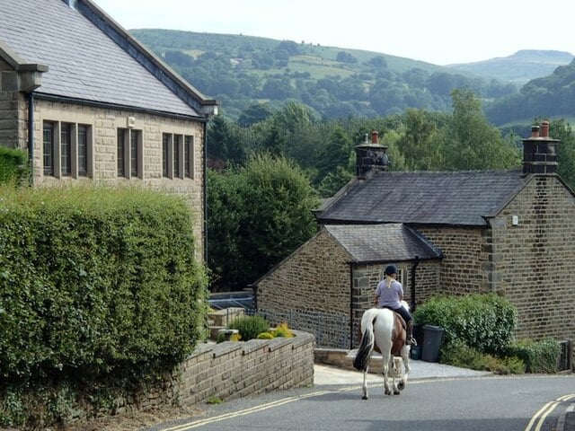 Hathersage is a charming village surrounded by stunning countryside in the Hope Valley, making it a perfect place for outdoor enthusiasts.
The town has a strong sense of community, with close-knit residents who actively participate in local events, supporting each other and creating a welcoming atmosphere for any new residents.
Hathersage is full of character and has numerous places for you to explore, including local shops, pubs, and restaurants.
The town is probably best known for its literary links, inspiring author Charlotte Bronte when she was writing 'Jane Eyre'. She visited North Lees Hall located in Hathersage several times in 1845, and it served as inspiration for Thornfield Hall.