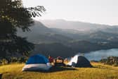 Camping and seeking refuge in a cosy pub, seems idyllic at these three Derbyshire campsites with pubs