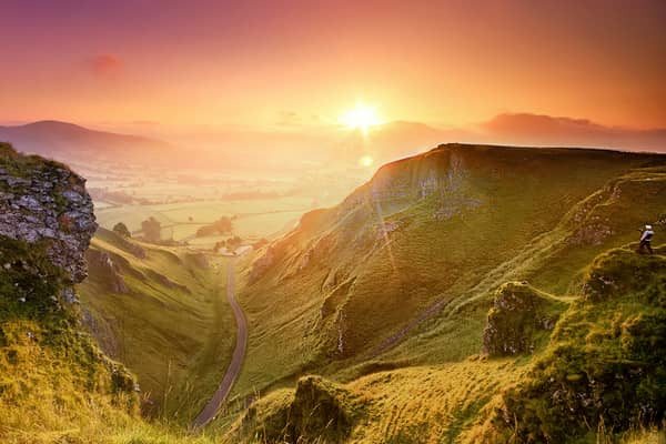 Derbyshire is filled with beautiful places just waiting to be explored, many of which offer cheap days out. Stunning sunsets and equally incredible sunrises are on the horizon at Winnats Pass, Castleton, which also features on our list.