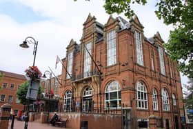 The DE5 postcode district covers the post town of Ripley and the local authority area of Amber Valley. 