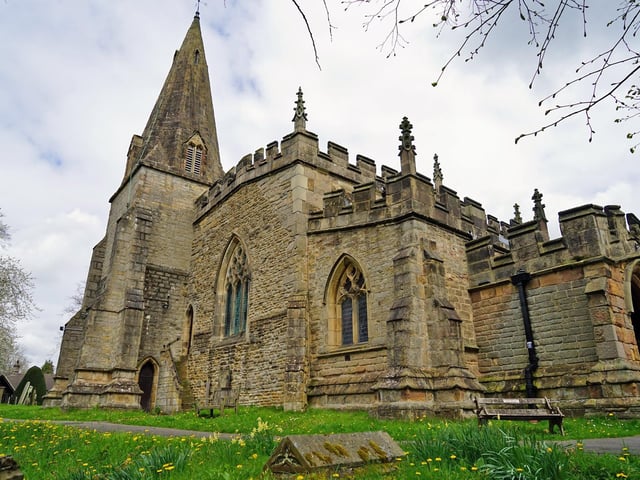 Baslow is only a two mile walk from Chatsworth House, and this picturesque village is the perfect place to stop if you want a drink and a bite to eat after visiting the famous estate.