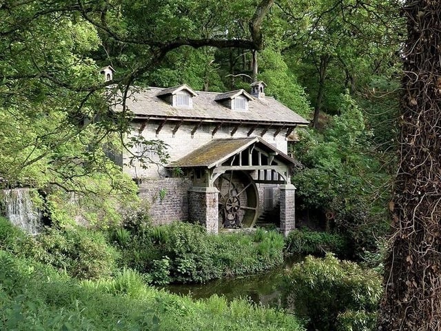 Osmaston is a fairytale village near Ashbourne, complete with thatched cottages and stunning woodland. Visitors should head to Osmaston Park for a glimpse of the picturesque old sawmill.